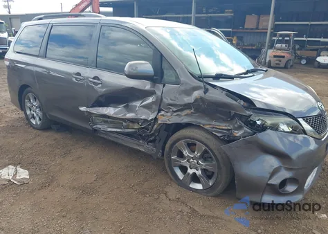 2012 Toyota Sienna Se 8 Passenger z USA, uszkodzony, nr VIN 5TDXK3DC8CS223712